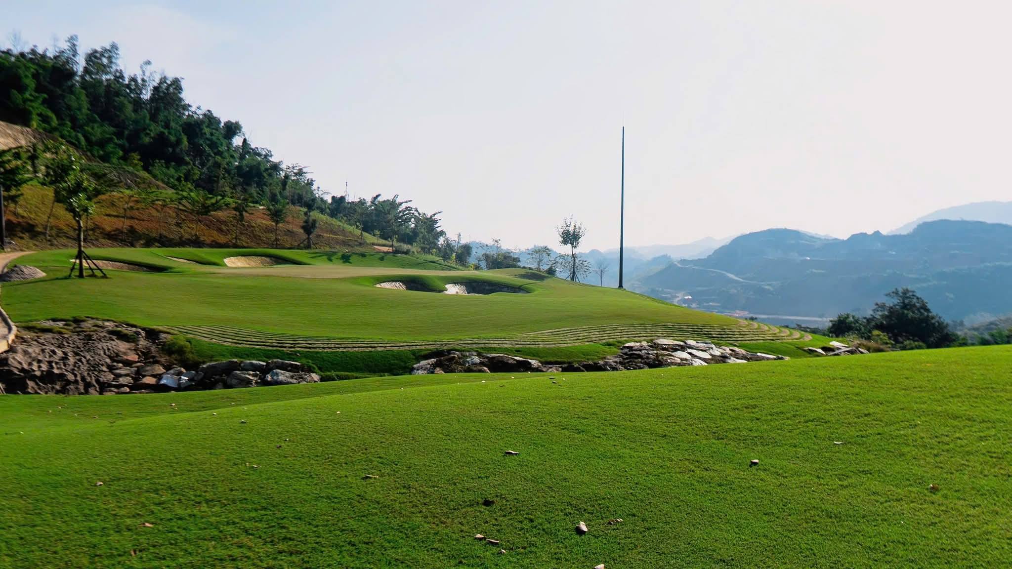 Montaña Golf Course Phú Thọ sân golf Montaña gần Hà Nội sân golf Olazabal đầu tiên Đông Nam Á golf m